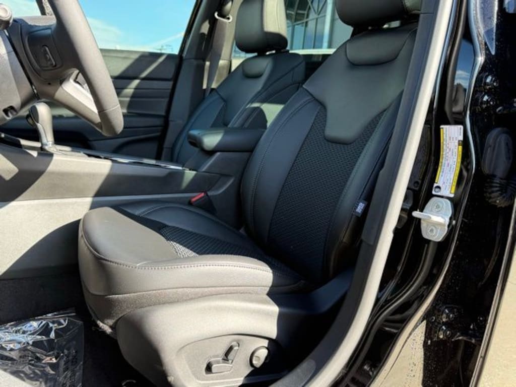 New 2025 Jeep Compass LATITUDE 4X4 Sport Utility