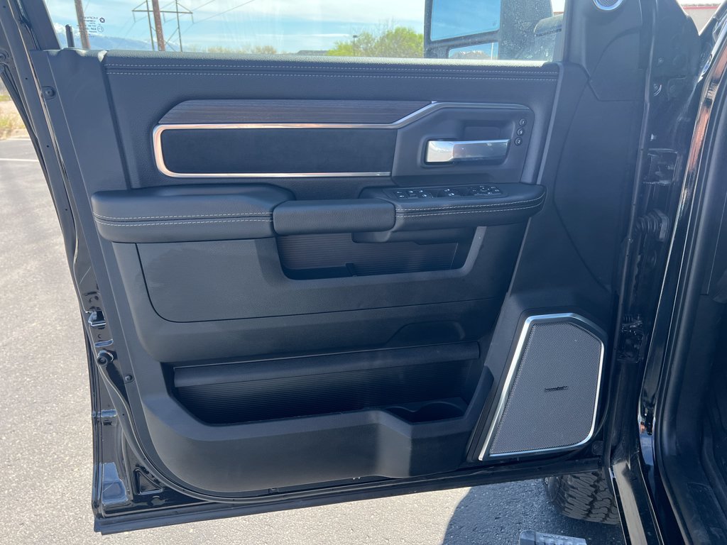 2026 RAM 3500 Laramie - Photo 10