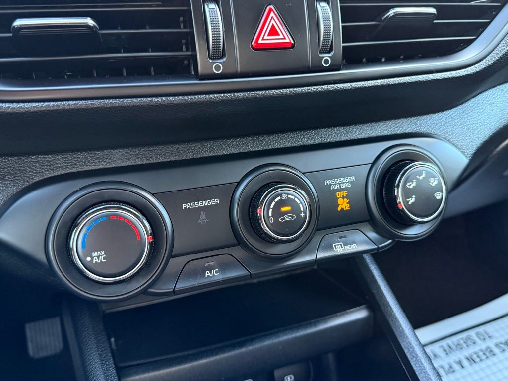 2024 Kia Forte LXS photo 4