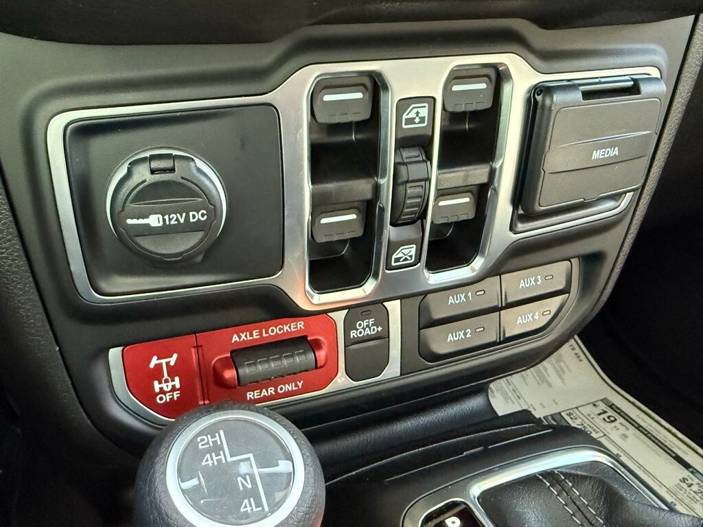 New 2025 Jeep Gladiator WILLYS 4X4 Pickup