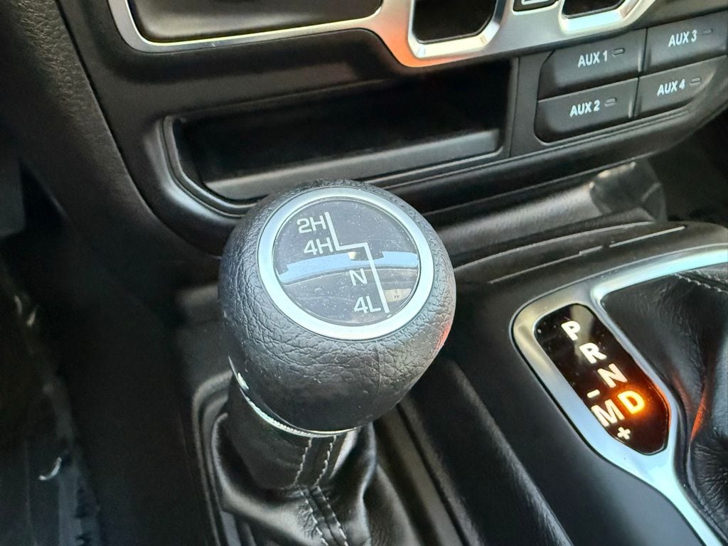 New 2025 Jeep Gladiator SPORT 4X4 Pickup