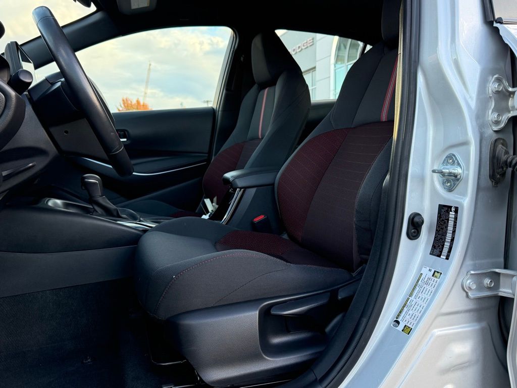 2024 Toyota Corolla SE photo 2