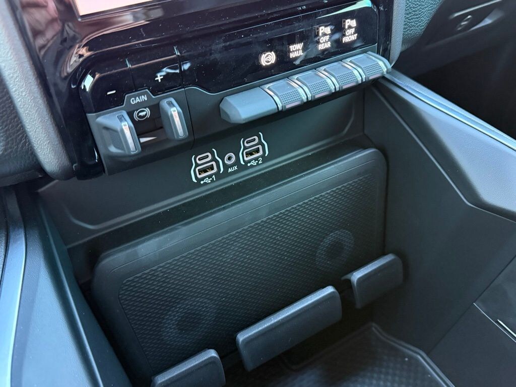 New 2025 Ram 2500 BIG HORN CREW CAB 4X4 6'4 BOX Pickup