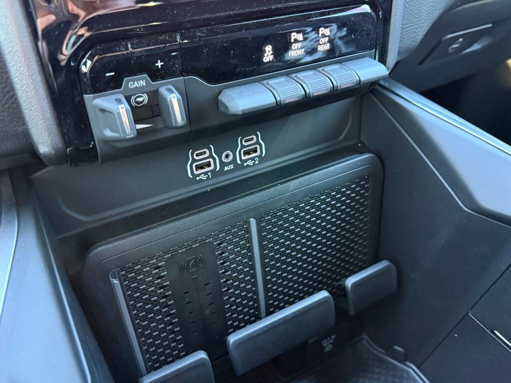 New 2025 Ram 1500 BIG HORN CREW CAB 4X4 5'7 BOX Pickup