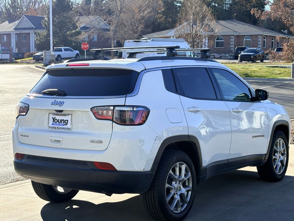 2022 Jeep Compass Latitude Lux photo 2
