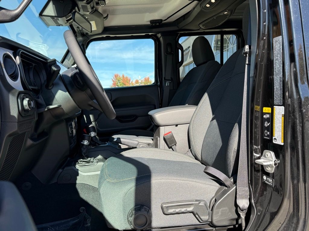 New 2025 Jeep Gladiator SPORT S 4X4 Pickup