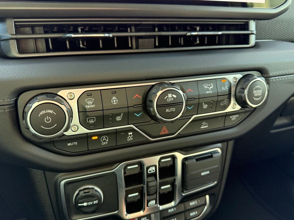 New 2025 Jeep Gladiator MOJAVE 4X4 Pickup