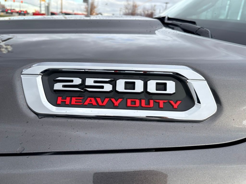 New 2025 Ram 2500 BIG HORN CREW CAB 4X4 6'4 BOX Pickup