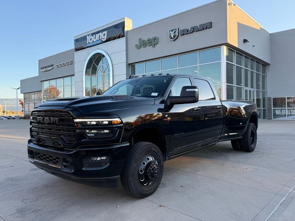 New 2025 Ram 3500 LARAMIE CREW CAB 4X4 8' BOX Pickup