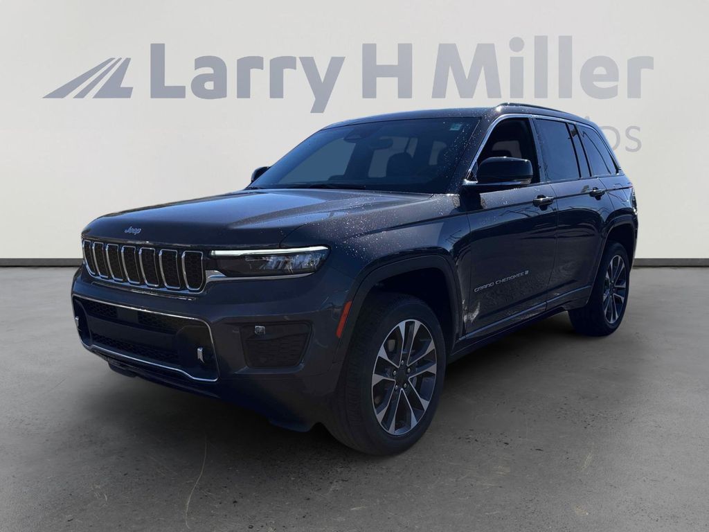2025 Jeep Grand Cherokee Overland photo 2