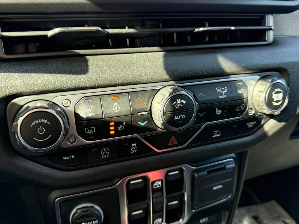 2025 Jeep Gladiator Sport S photo 4