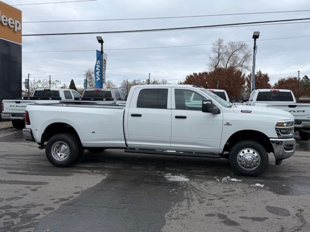 New 2026 Ram 3500 TRADESMAN CREW CAB 4X4 8' BOX Pickup