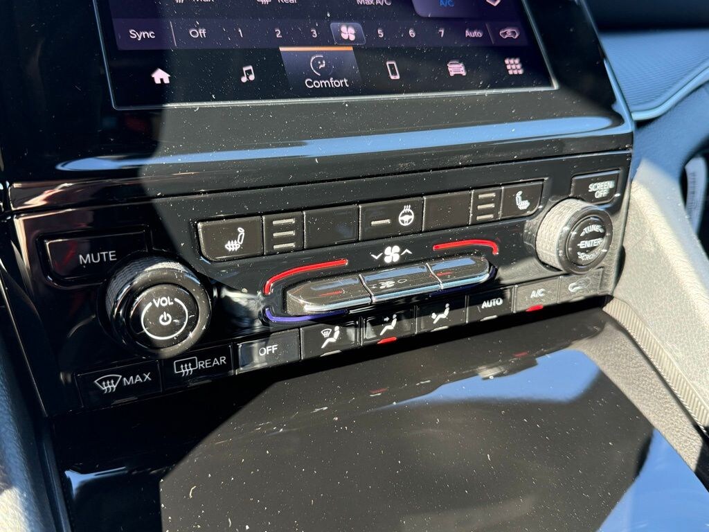 New 2025 Jeep Grand Cherokee L ALTITUDE X 4X4 Sport Utility