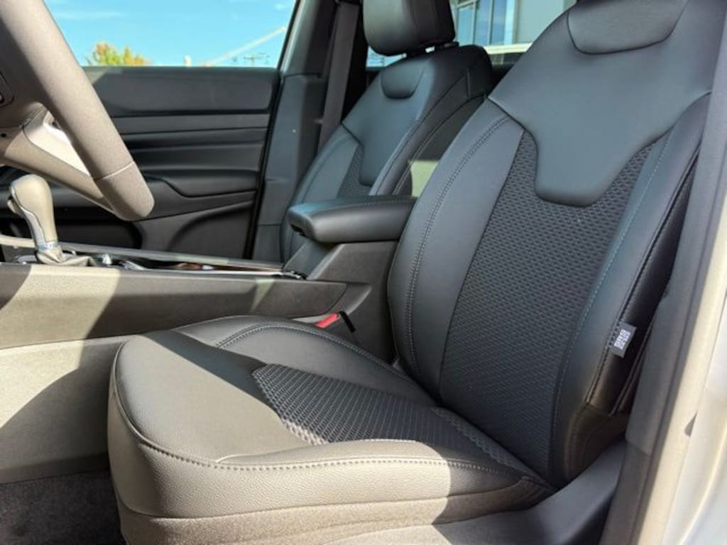 New 2025 Jeep Compass LATITUDE 4X4 Sport Utility