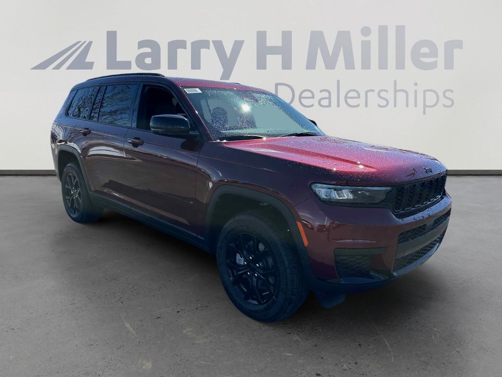 2025 Jeep Grand Cherokee Altitude photo 4