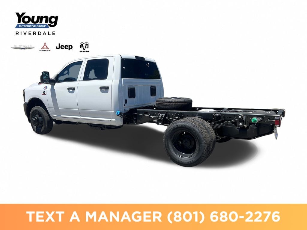 New 2026 Ram 3500 TRADESMAN CREW CAB CHASSIS 4X4 60' CA Pickup