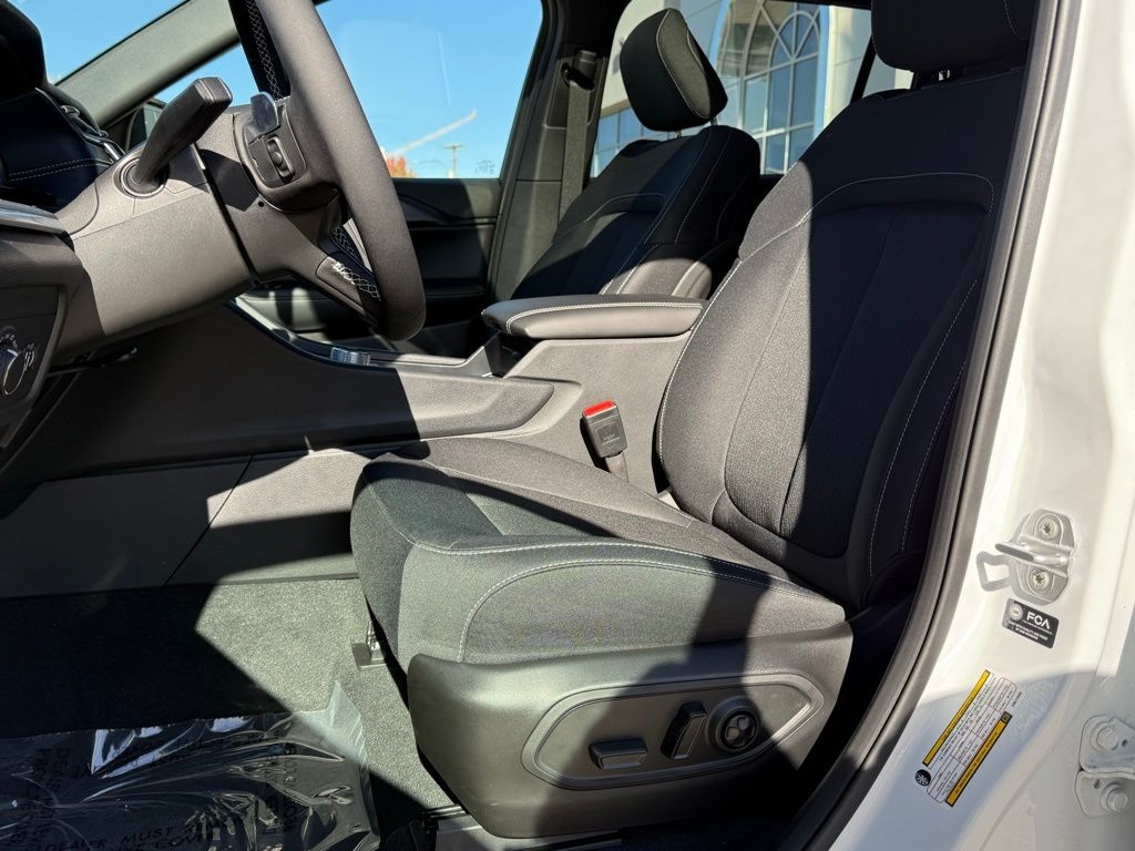 New 2025 Jeep Grand Cherokee L LAREDO X 4X4 Sport Utility