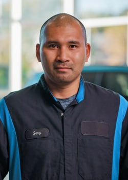 Staff member Song Wan from ID_757c11