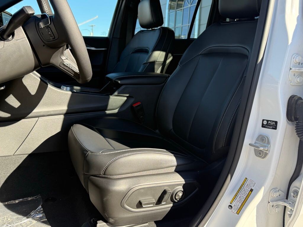 New 2025 Jeep Grand Cherokee LIMITED 4X4 Sport Utility