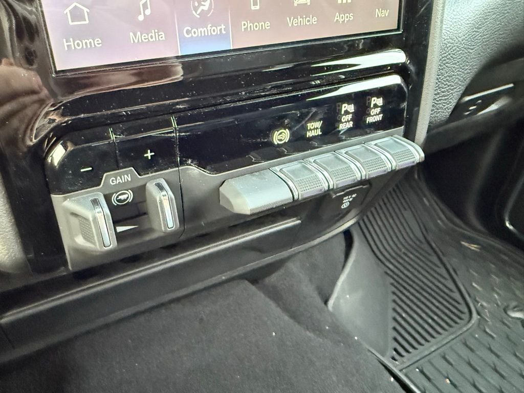 New 2026 Ram 2500 LARAMIE CREW CAB 4X4 6'4 BOX Pickup