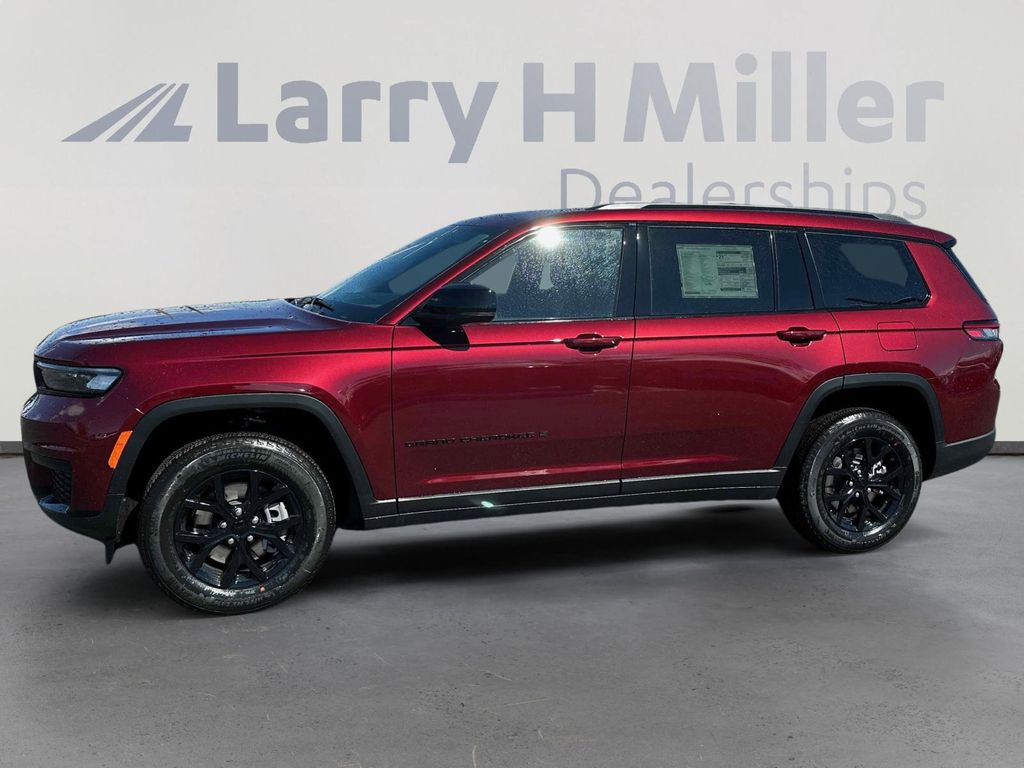 2025 Jeep Grand Cherokee Altitude photo 2