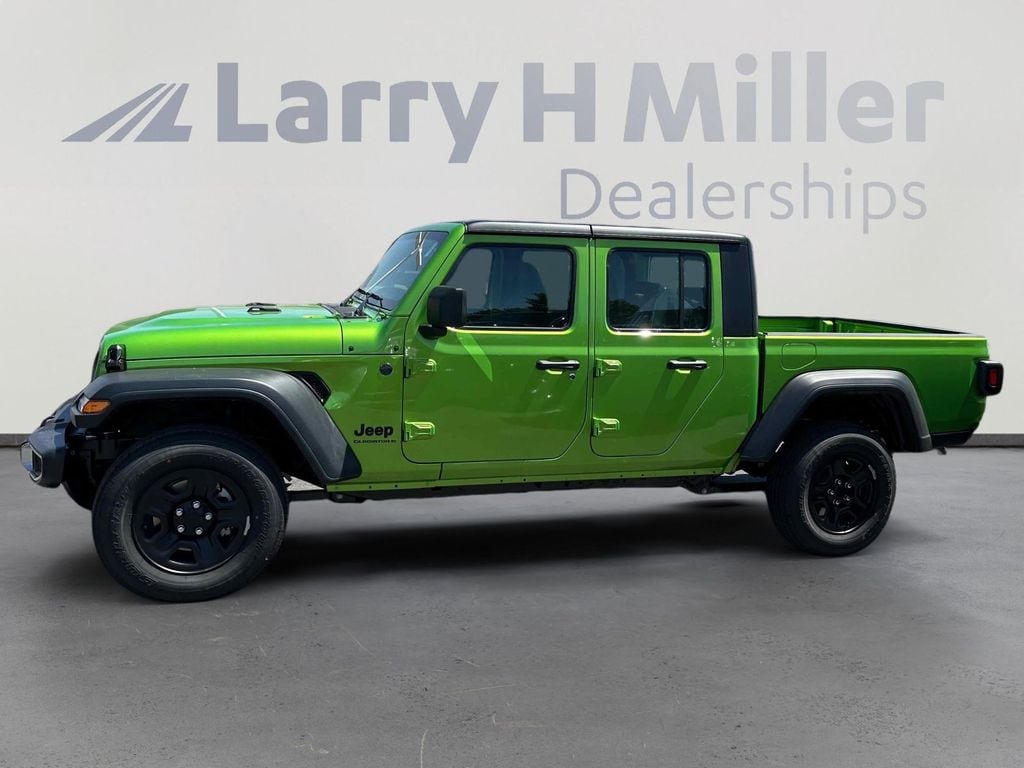 New 2025 Jeep Gladiator SPORT 4X4 Pickup