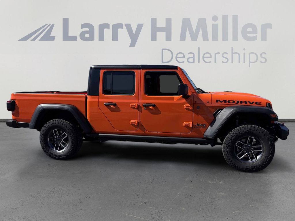 2025 Jeep Gladiator Mojave photo 3