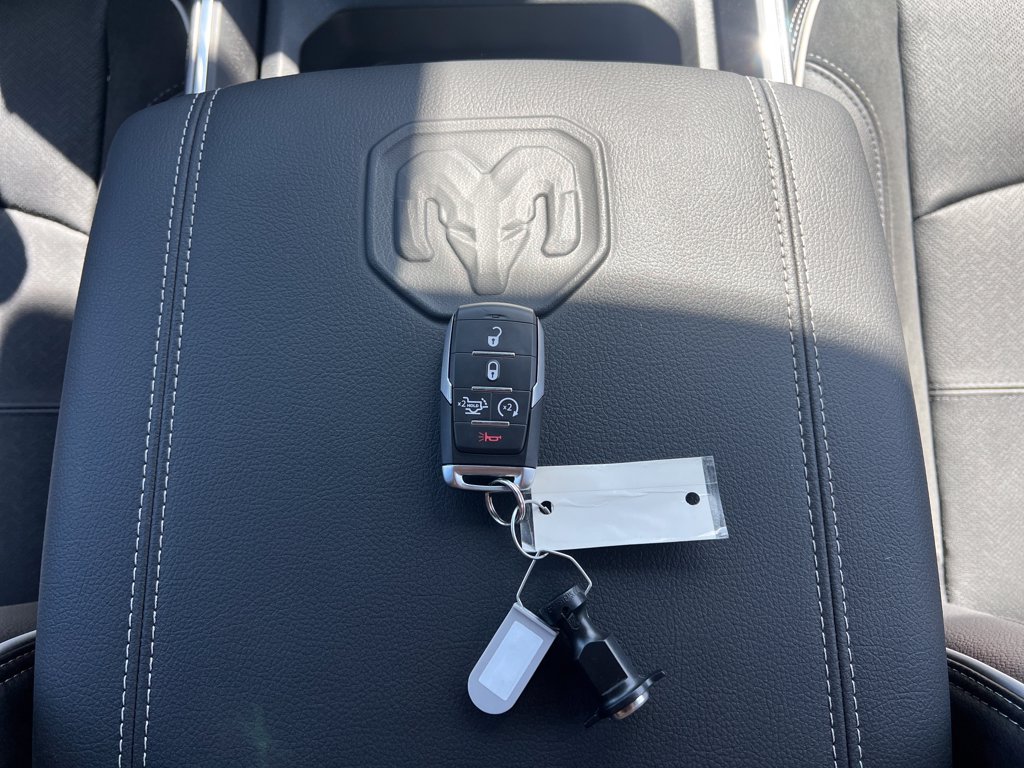2026 RAM 3500 Laramie - Photo 28