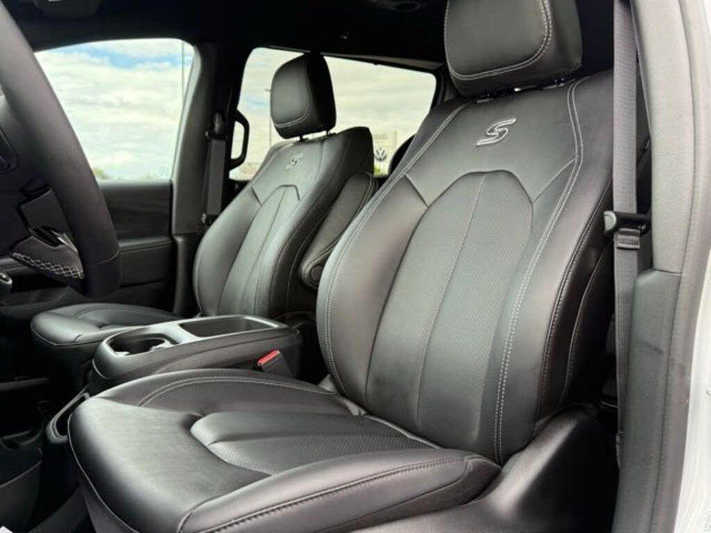 New 2026 Chrysler Pacifica SELECT AWD Passenger Van