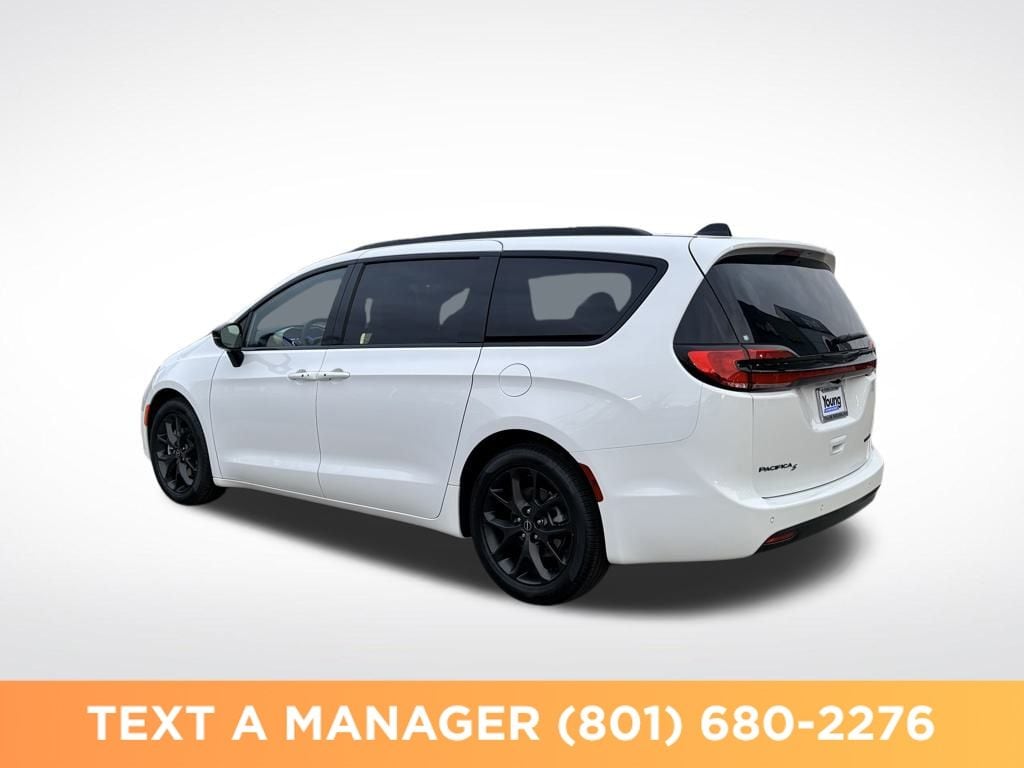 2026 Chrysler Pacifica Limited - Photo 9