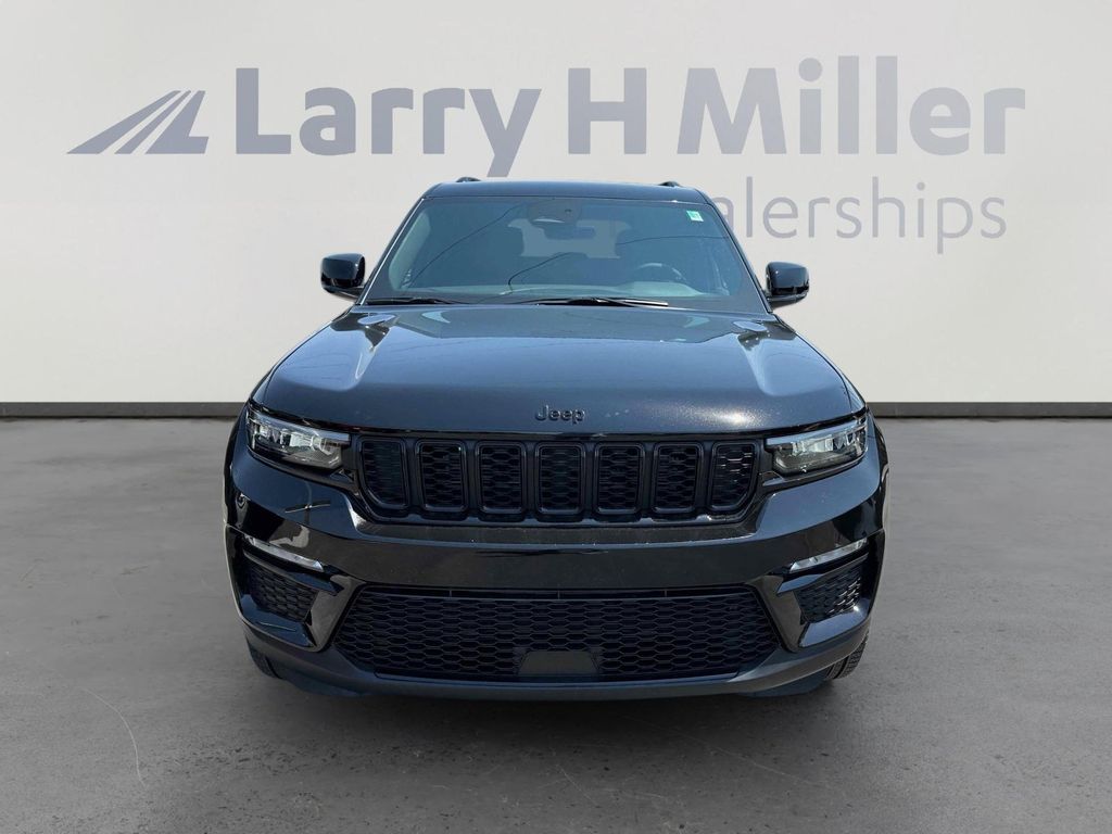 2025 Jeep Grand Cherokee Limited Sport photo 3