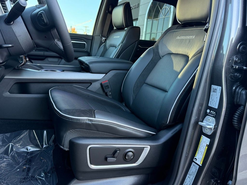 New 2026 Ram 1500 LARAMIE CREW CAB 4X4 5'7 BOX Pickup