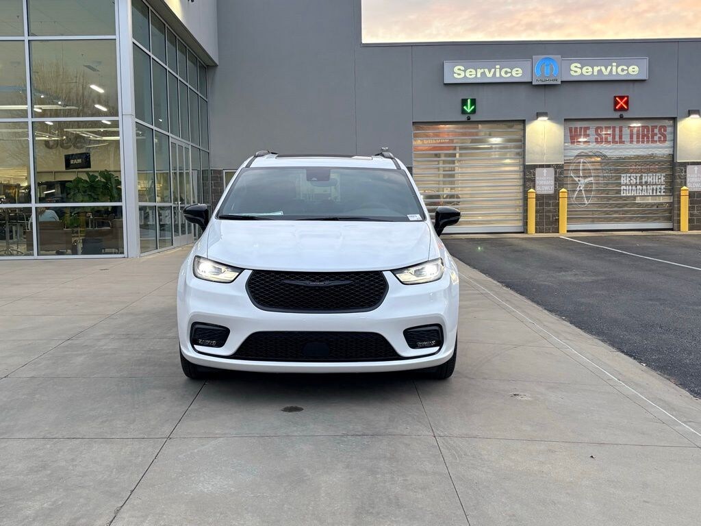 New 2026 Chrysler Pacifica LIMITED Passenger Van