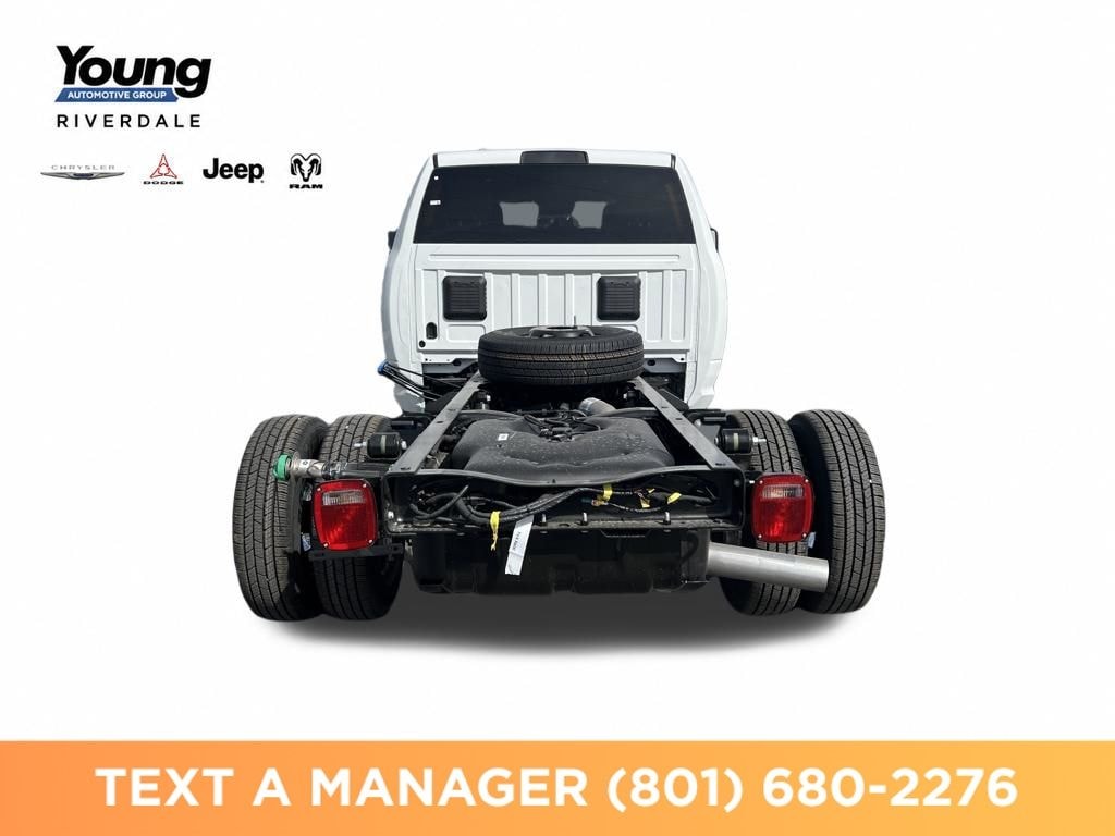 New 2026 Ram 3500 TRADESMAN CREW CAB CHASSIS 4X4 60' CA Pickup