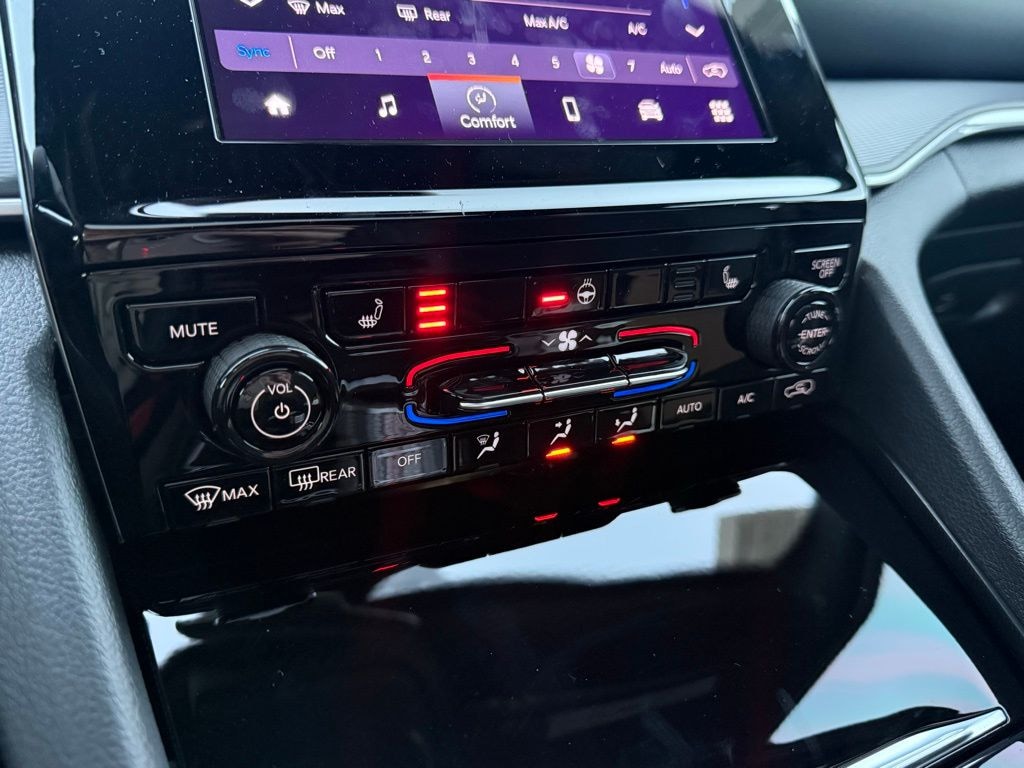 New 2025 Jeep Grand Cherokee L ALTITUDE X 4X4 Sport Utility