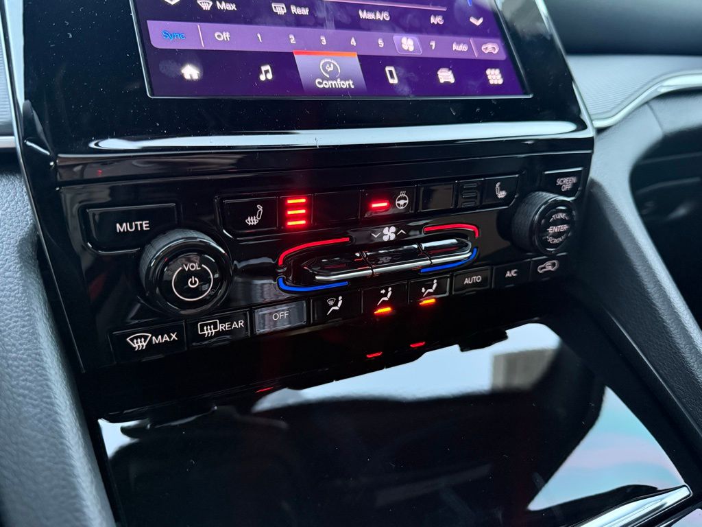 2025 Jeep Grand Cherokee Altitude photo 4