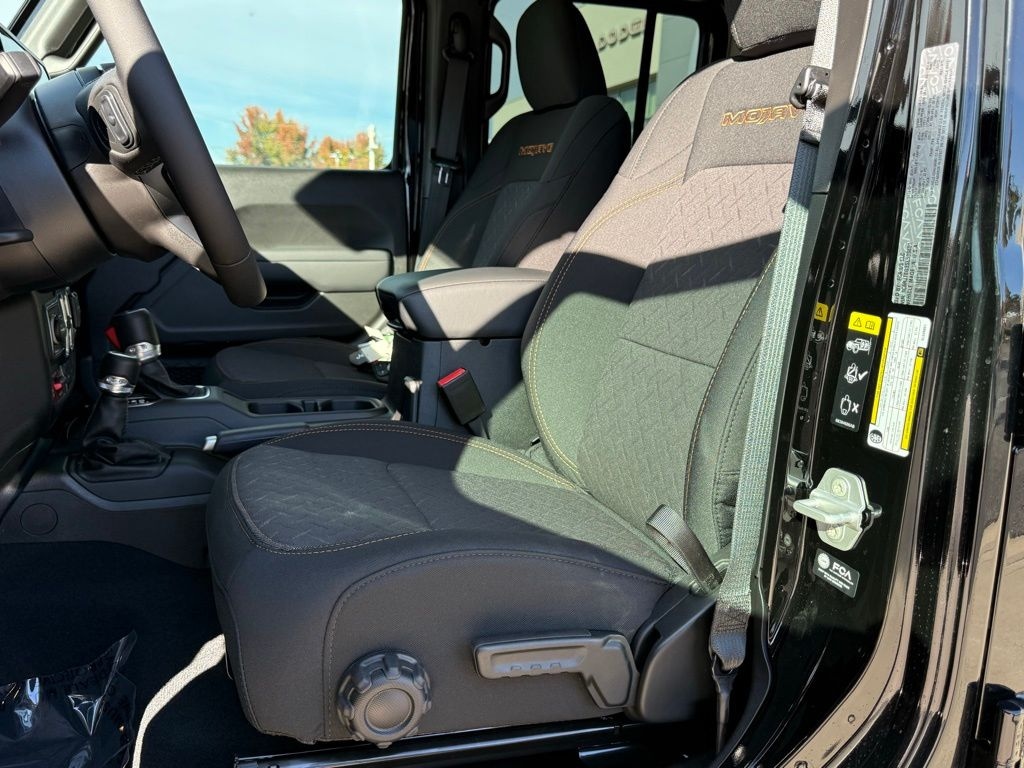 New 2025 Jeep Gladiator MOJAVE 4X4 Pickup