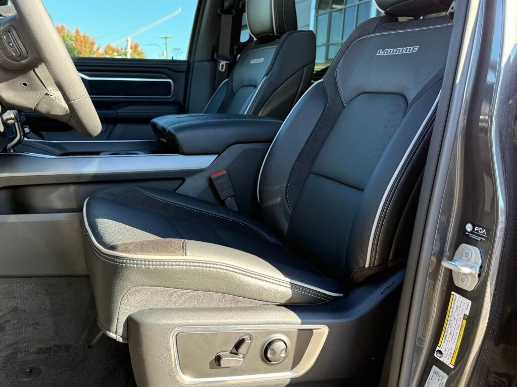 New 2025 Ram 1500 LARAMIE CREW CAB 4X4 5'7 BOX Pickup