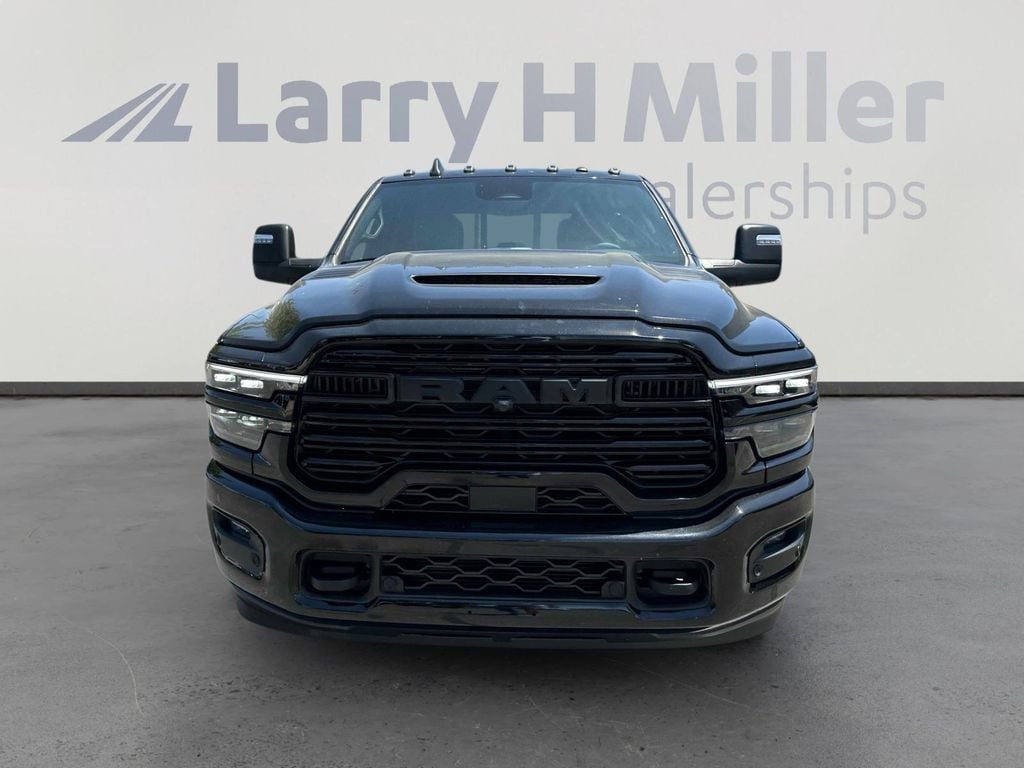 New 2025 Ram 3500 LARAMIE CREW CAB 4X4 8' BOX Pickup