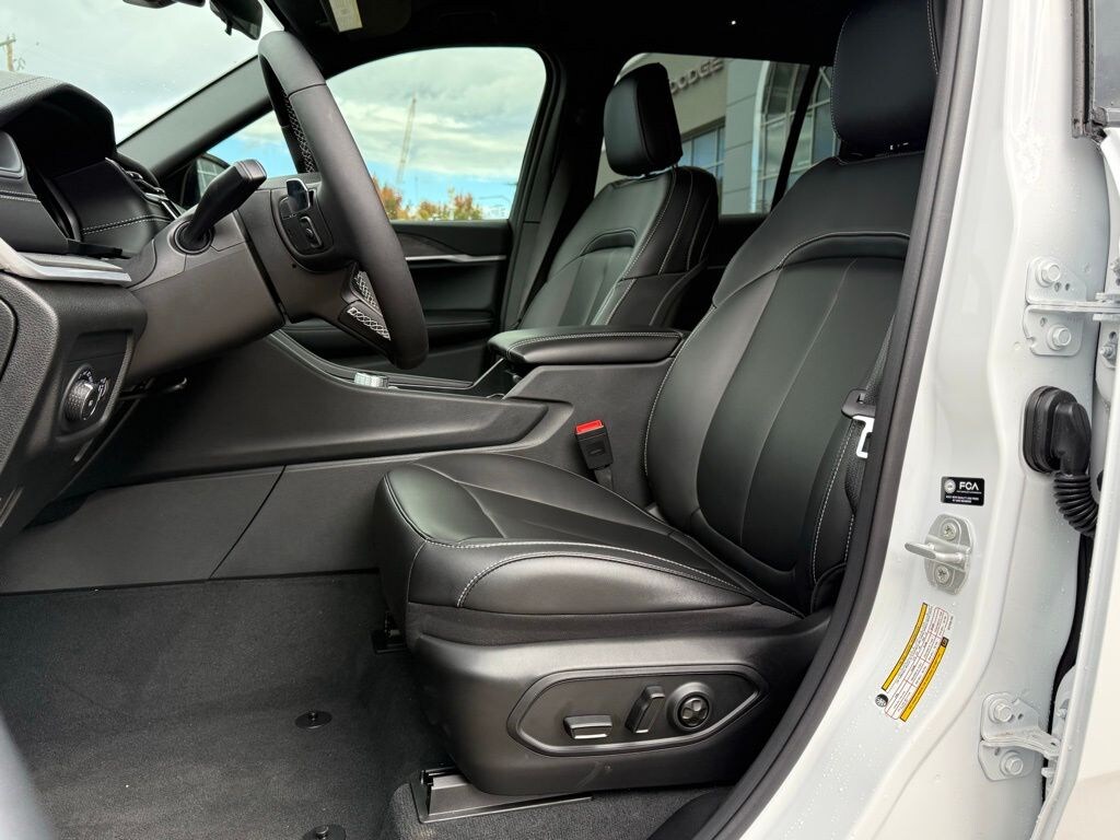 New 2025 Jeep Grand Cherokee LIMITED 4X4 Sport Utility