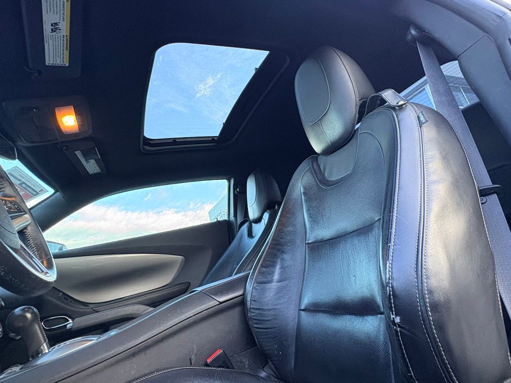 2015 Chevrolet Camaro 2LT Coupe photo 2