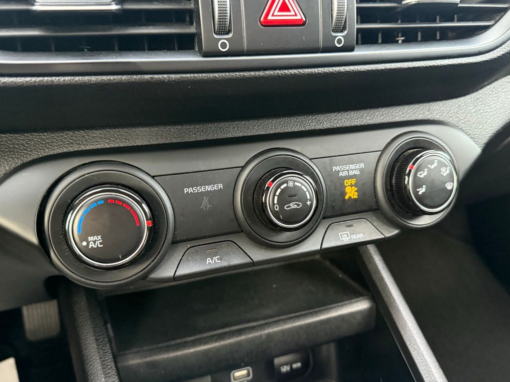 2023 Kia Forte LXS photo 4