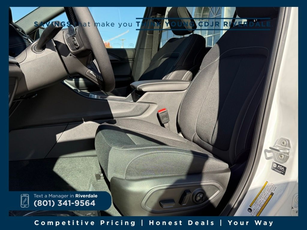 New 2025 Jeep Grand Cherokee L LAREDO X 4X4 Sport Utility