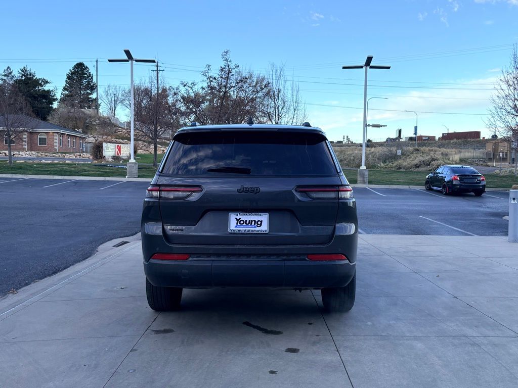 2024 Jeep Grand Cherokee Laredo Altitude photo 4