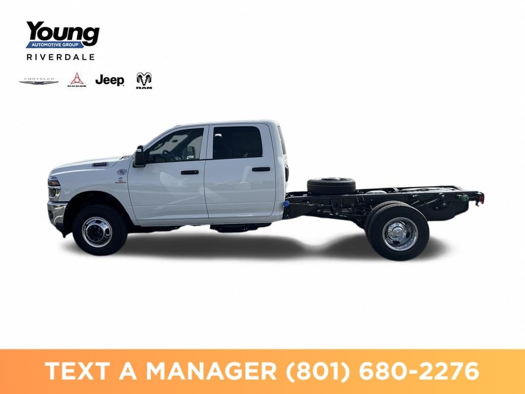 New 2026 Ram 3500 TRADESMAN CREW CAB CHASSIS 4X4 60' CA Pickup