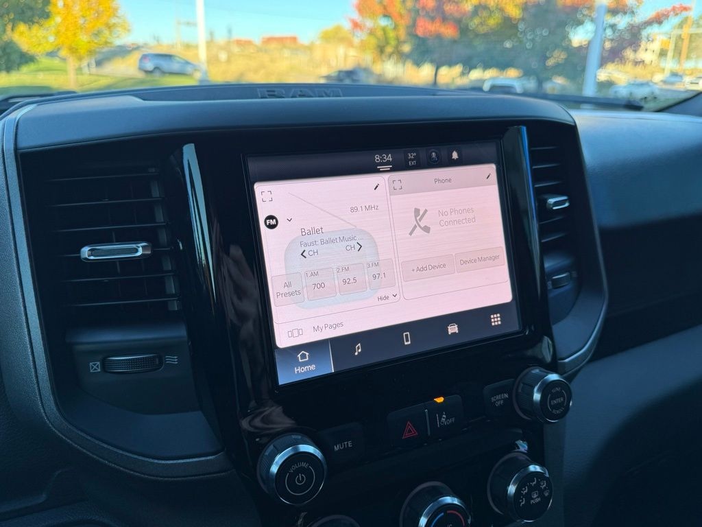 New 2025 Ram 1500 WARLOCK CREW CAB 4X4 5'7 BOX Pickup