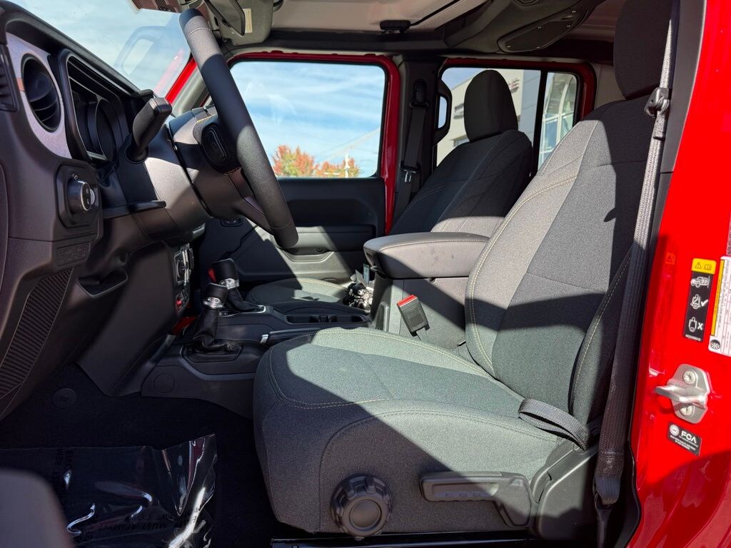 New 2025 Jeep Gladiator WILLYS 4X4 Pickup