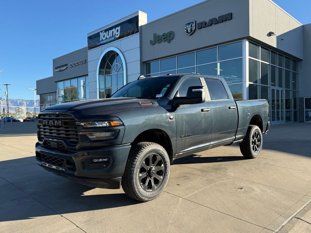 New 2025 Ram 2500 BIG HORN CREW CAB 4X4 6'4 BOX Pickup