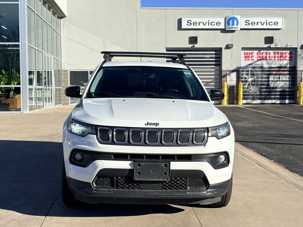 2022 Jeep Compass Latitude Lux photo 3