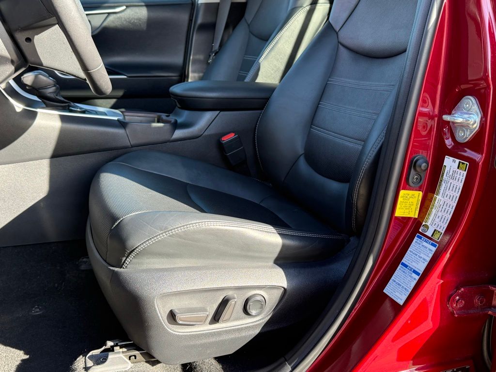 2021 Toyota RAV4 Hybrid Limited photo 2